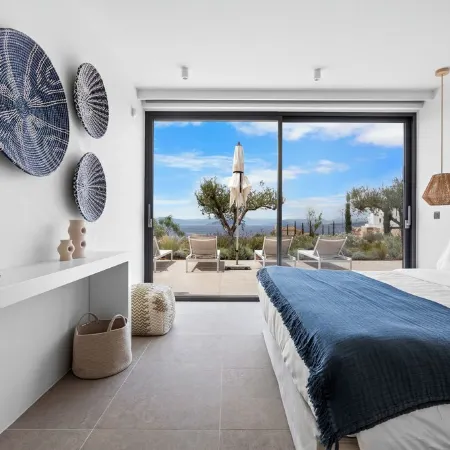 Newly constructed Luxurious Family Villa with Infinity Sunset & Tennis court!