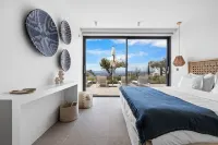 Newly constructed Luxurious Family Villa with Infinity Sunset & Tennis court!