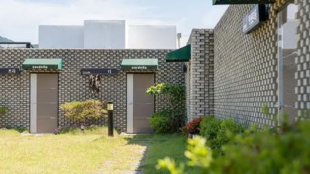 Buan Cordelia Pool Villa Pension Отели рядом с достопримечательностью «Byeonsan Beach»