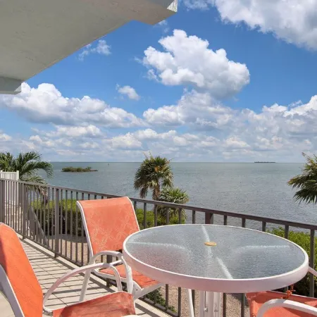 2 story condo with panoramic bay views and balconies!