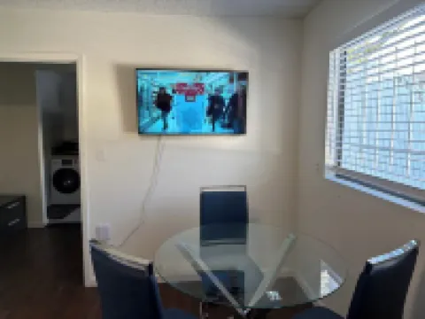 An elegant, fully furnished guest house for 2-4 guest in San Diego