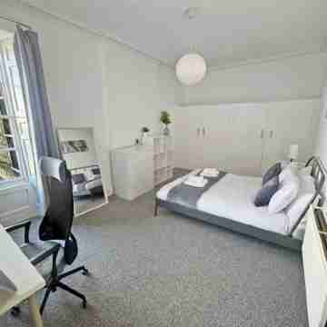 4 Bedroom Modern Spacious Apt - Edinburgh Old Town Rooms