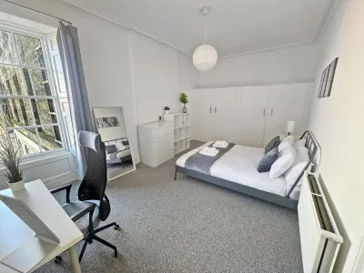 4 Bedroom Modern Spacious Apt - Edinburgh Old Town Hôtels à : Newington