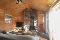 Newly Renovated Rustic Cabin