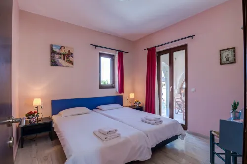 Makrigialos: Athena 3 bedroom Holiday Villa with Private Swimming Pool, Wifi Hotels in Makris Gialos