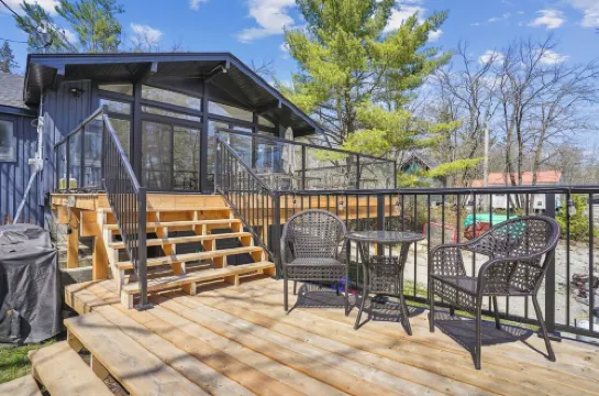 Kahshe House: Newly Reno'd Summer Retreat