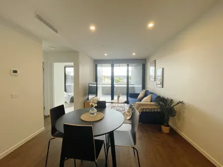 Specious apartment in Kingston, centrally located place. Отели рядом с достопримечательностью «Canberra Baptist Church»