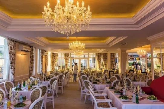 Cozy studio with AC, WiFi, and swimming pools in welcoming Sveti Vlas