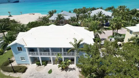 Steps from Beach Posh Villa Optional Golf Cart