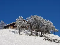 A hidden paradise with 10-seat Jacuzzi and outdoor sauna, beautiful view Hotels in Hauteluce