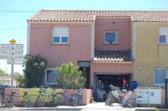 IMPREGNABLE VIEW ON THE PORT OF PLAISANCE - SEA 50 M