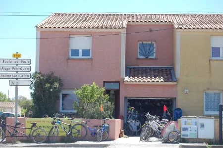 IMPREGNABLE VIEW ON THE PORT OF PLAISANCE - SEA 50 M