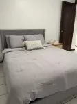 Lovely 2 bedroom condo 2min walking to the beach.