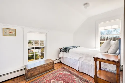 CHARMING COTTAGE NEAR OCEAN BEACHES, FARM STAND, TRAIN & VILLAGE - RR#: 22-517