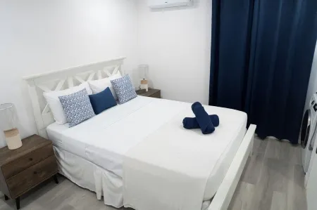 Cosy one bedroom condo in Holetown, St. James with pool access!! Отели в г. Холтаун