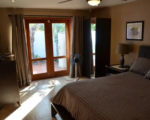Next To Margarittaville Beautiful Remodeled Villa Hotels in Frydendal