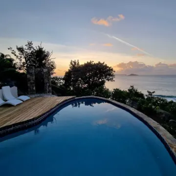 New Construction Oceanfront Home/Pool Private Walk To Beach Hotels in 