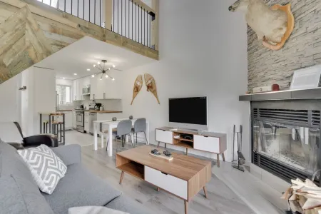 Condo à Stoneham Directement Dans les Pistes!! Ski in / ski out en Pleine Nature Отели рядом с достопримечательностью «Nordique spa Stoneham»