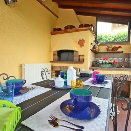 Nice little house near the beach with a nice garden. Air conditioning.