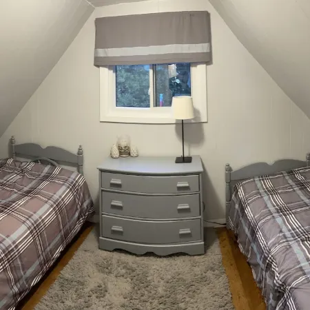 Lake-view Cottage on the bluffs above Lake Huron. Private Stairs down to beach.