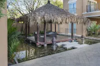 Luxury 2BR/2.5BA Condo in Tamarindo two blocks from the ocean w pool & elevator