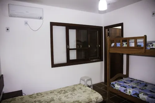 Comfortable beach house with pool, terrace, barbecue, 300m from the beach Hotels in Sao Sebastiao