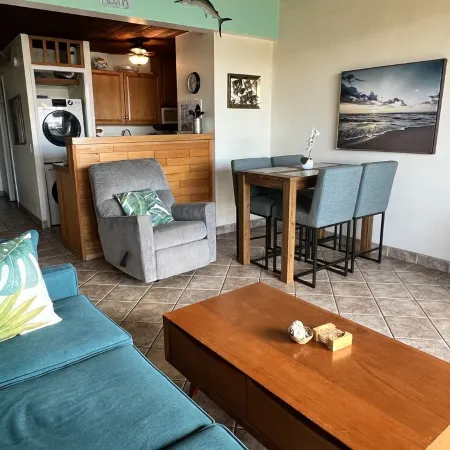 Beautiful, Family Friendly 2 Br 2Ba Across Street From Beach.