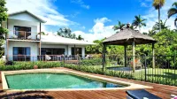 Absolute Beachfront Bliss - Newell Beach - 10 Metres to the Ocean