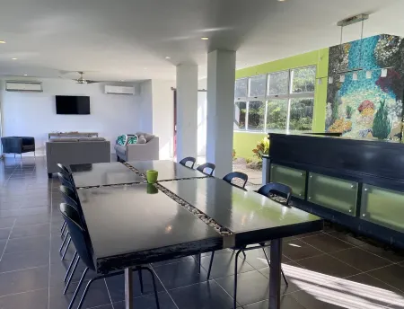 Pura Vida Luxury Villa W/King, Hotub, Pool, Yoga Platform Minutes from Beach