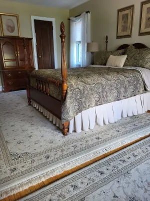 Robinsong Bed and Breakfast Hotel di Thorold