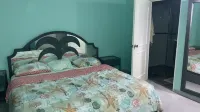 NEWLY RENOVATED Ocean Front 2 bedroom/ 2 bath, pristine water, divers paradise. Hotel a 