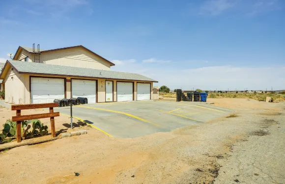 露台和山景：加利福尼亞城的家庭寶石