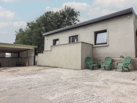 Hogan's Cottage Отели в г. Клэр