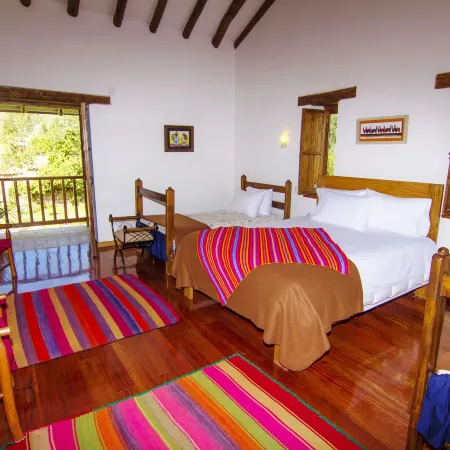 Lizzy Wasi Urubamba