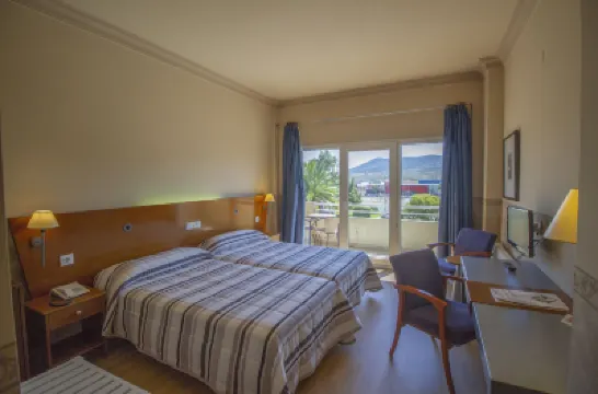 Hotel Azar โรงแรมใน
