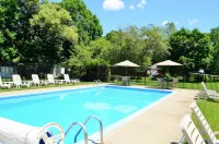 Maple Terrace Motel Hotels in Williamstown