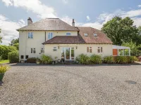 The Big Dingle Hotels near Stretton Antiques Market