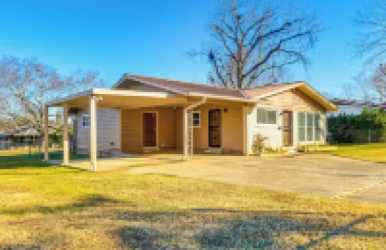 6 Mi to Dtwn: Charming Home in Little Rock