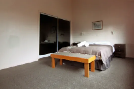 Larchwood Motel