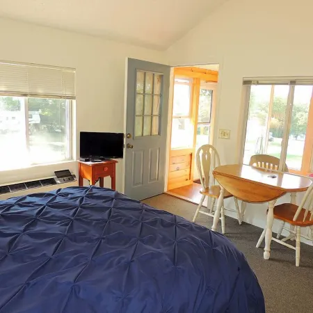 West Winds Motel & Cottages