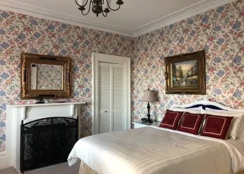Balmoral House Bed & Breakfast - Bed and Breakfasts