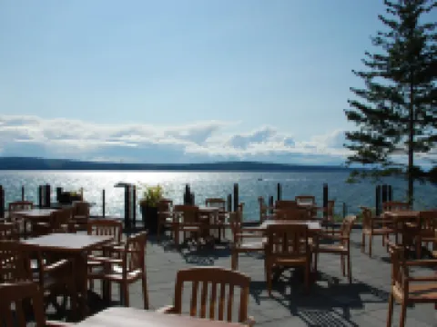Beach Gardens Resort and Marina Hotels in qathet
