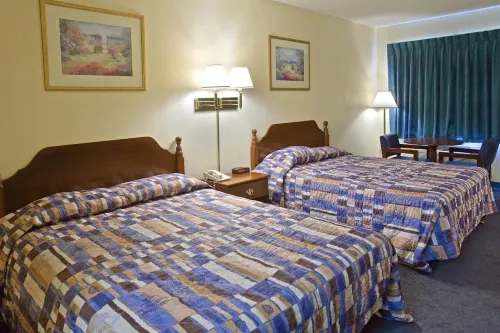 Americas Inn Leeds Отели в г. Трассвилл