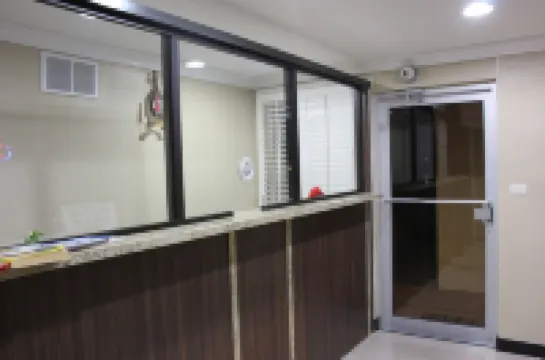 萊克威爾士經濟旅館 萊克威爾士酒店