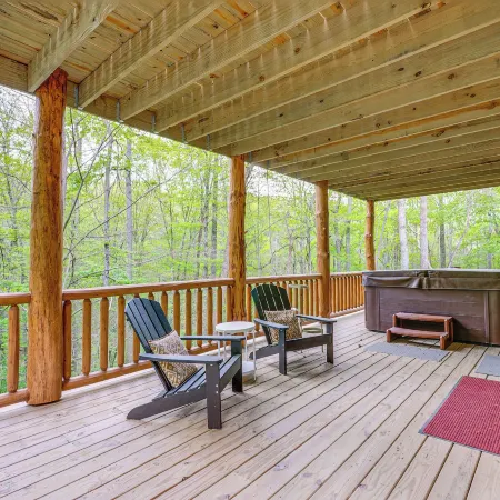 15 Mi to Hocking Hills: Secluded Cabin w/ Hot Tub
