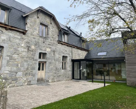 Le Presbytère de Sautour Hotels in Philippeville