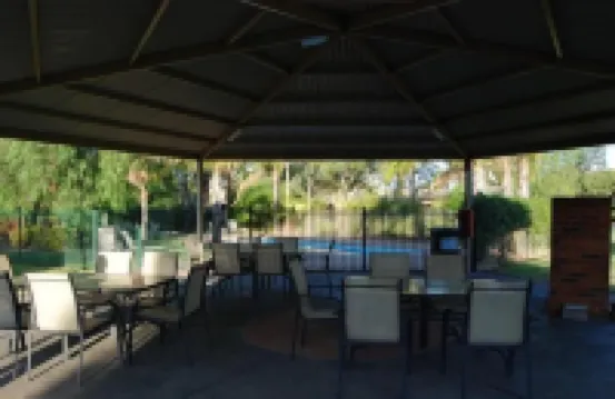 สปอร์ตส์แลนเดอร์ มอเตอร์ อินน์