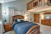 Large Home w/ Game Room, 4 Mi to Mississippi River - parking