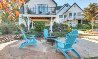 Steps to Sutter Creek Chic Wine Country Cottage