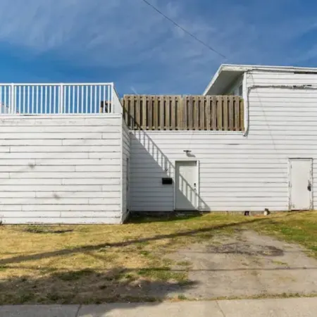 BOATHOUSE LOFT - Loft with million dollar views!